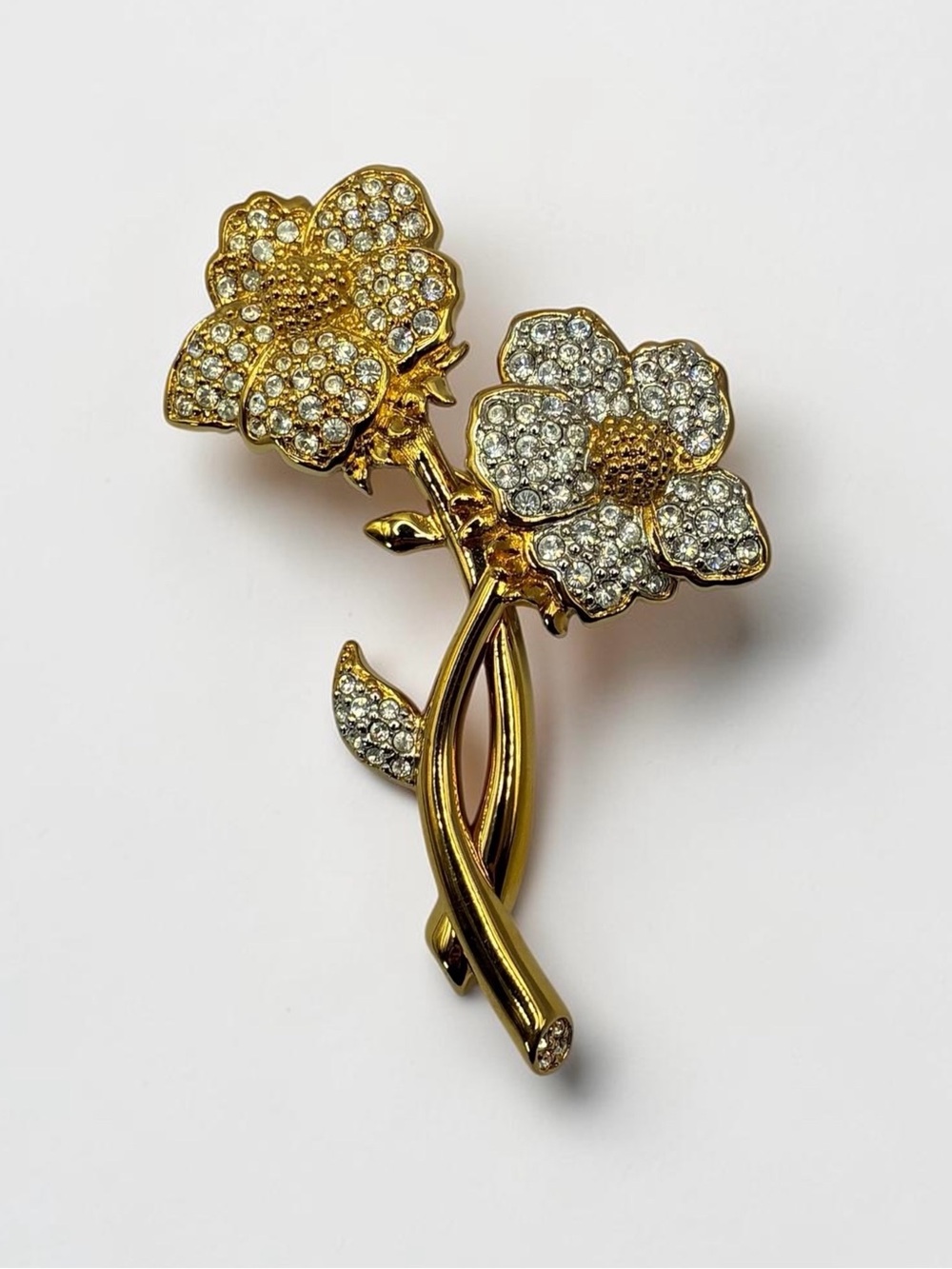 Vintage Swarovski Signed Swan Gold Tone Crystal Flower Bouquet Brooch Pin